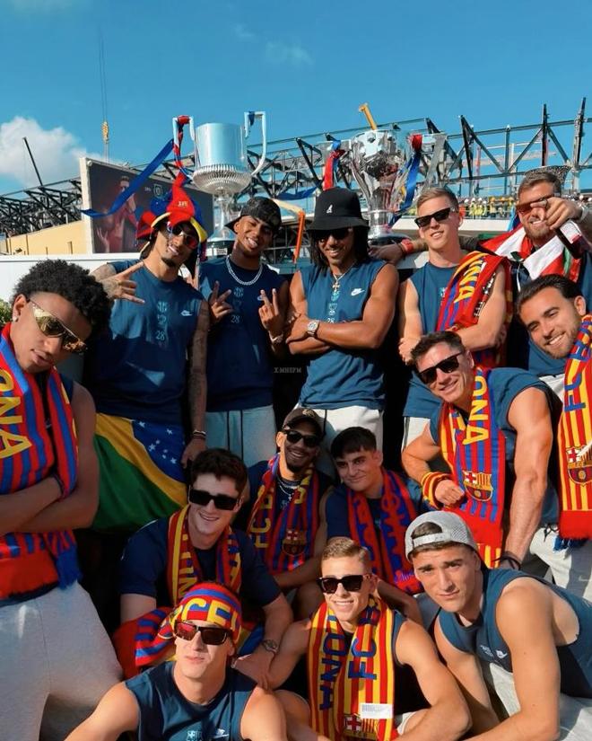 勾勒出一条 勾勒出一条